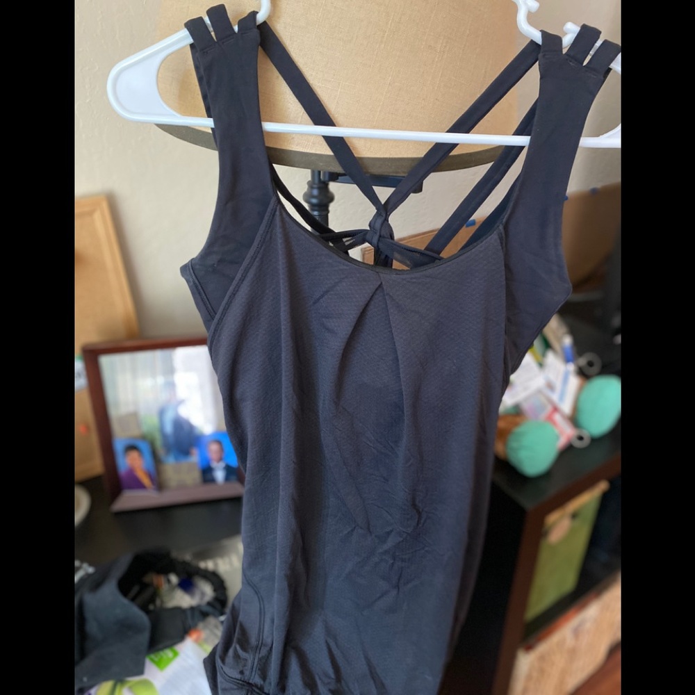 LuLulemon No Limits top